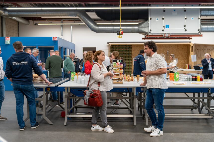 Lokale ondernemers die actief zijn in onder meer de installatietechniek maakten donderdag 11 mei tijdens een bijeenkomst kennis met de Beroepentuin van HWwerkt!. - Foto Casper Streefkerk